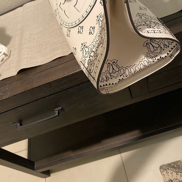 Mint Tory Burch Ivory Americana Bandana. #64494. - Picture 4 of 6